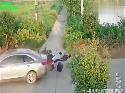 Mr.Dong and his wife Li were hit by a car in Yingcheng City