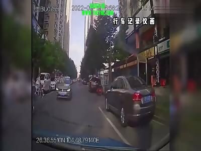 A girl was hit by a car in  Liupanshui City