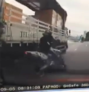 Motorcyclist Loses Control And Crashes with Truck