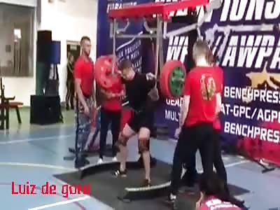 Powerlifter Breaks Leg In Three Places After Collapsing Under 250kg Weight
