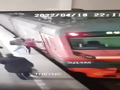 Horror Moment Woman Hets Her Leg Trapped In Train Door
