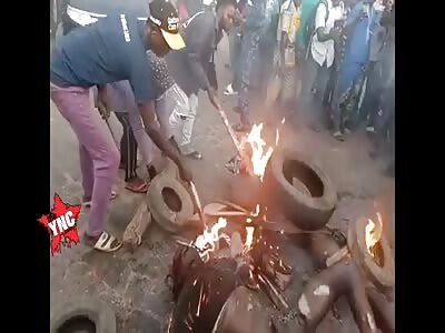 Motorcycle thieves lynched by angry mob(other angles) 