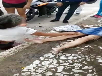 tragedy! the girl is dead and her mother thinks she sleeps quietly from the street