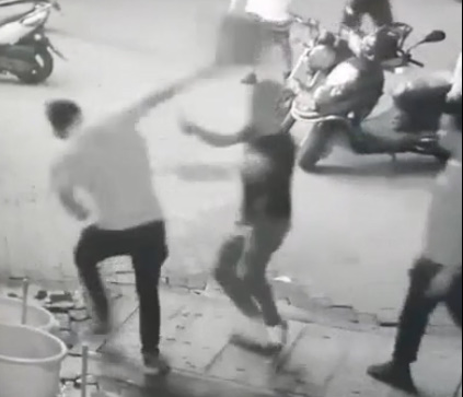 Man Gets Stabbed To Death In Violent Street Fight