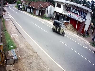 Live Accident Caught on CCTV Footage(7)