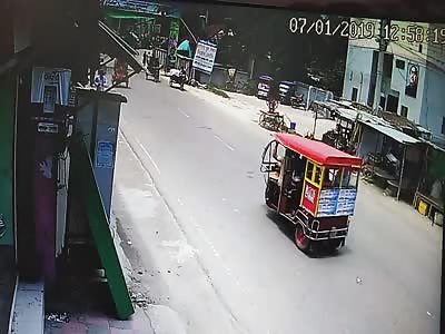 Live Accident Caught on CCTV Footage(11)