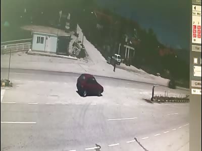 Live Accident Caught on CCTV Footage(17)