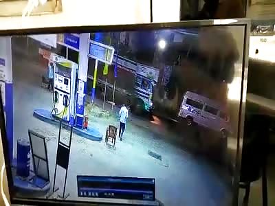  Accident Caught in CCTV Camera - Live CCTV Video(9)