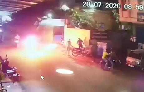Thief Sets himself Ablaze Outside Police Station 