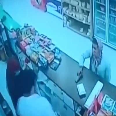 Moron Accidentally Kills His Mate During Robbery in Pakistan.