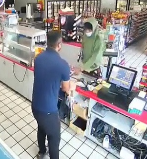Scumbag Shoots Store Clerk in The Head Even Though he was