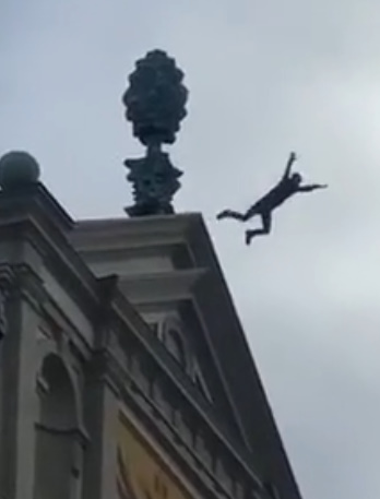 Man Climbs Onto Augsburg Town Hall and Jumps to His Death