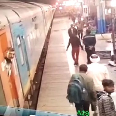Mentally Ill Man Pushes Worker Onto Train Tracks In India