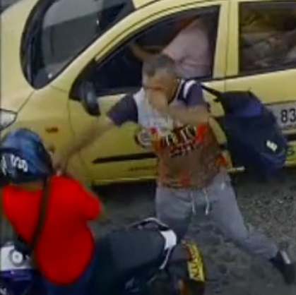 Insignificant Misunderstanding Ends With a Knife to a Motorcyclist’s Throat 