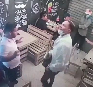 3 Thieves Rob a Restaurant But on Their Getaway The Slowest One Is Lynched to Death