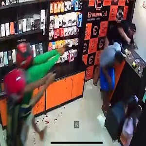 Sicarios Open Fire In The Store Killing Two