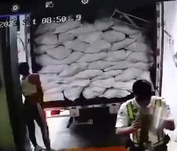 Worker Ends His Shift Earlier Than Expected (Full)