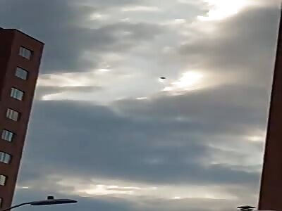 Triangular UFO filmed over Medellin, Colombia