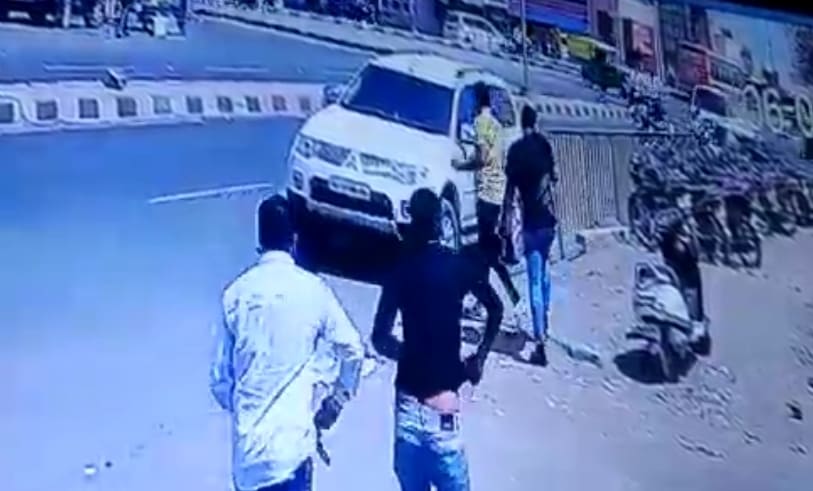 Hitmen Take Out Target in Broad Daylight in India!
