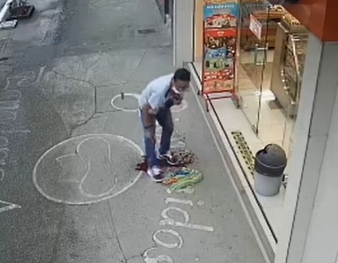 Stabbed Man Bleeds Out In The Street