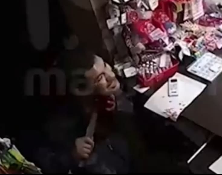 Lunatic Slits His Throat Inside Grocery Store
