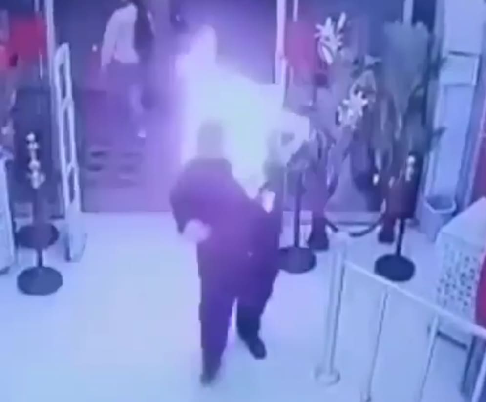 Mental Guy Sets Himself Ablaze Inside Shopping Mall