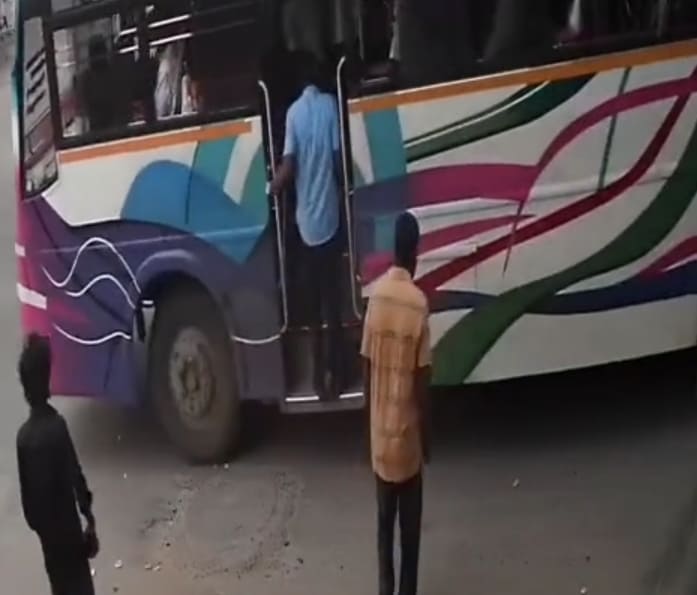 Man Ends His Day Under Bus Wheels