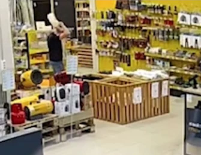 Disgruntled Store Owner Sets Himself Ablaze