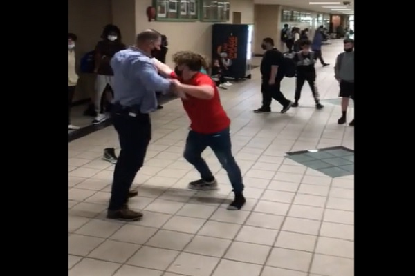 HS Student Fights Principal While Fellow Students Cheer 