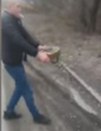 Dude with Cig Finds a Mine in His Yard, Picks it Up.