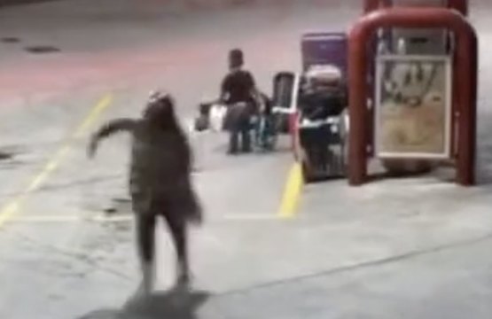 Dumb Bitch Mother Runs, Leaving Child Behind During Shootout.