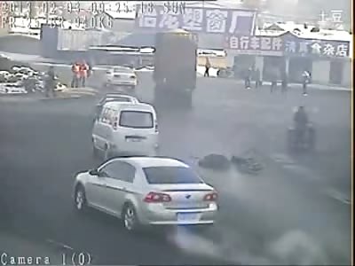 New from China: Bicyclist is Run Over by a Truck and Ignored in the Street...He Died There