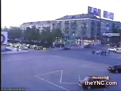 Police Officer Ejected from his Car as hes T-Boned at an Intersection