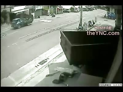 Scooterman in Taiwan Crused to Death by Dump Truck (Slow motion followed by Real Speed) Watch lower Left of Screen