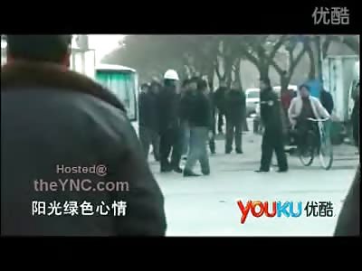 Chinese Police Officer Delivers Fatal Blow with his Helmet to Guy Who Attacked Him