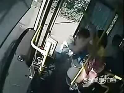 DONT BLOCK MY CAR: Man Severely Beats Bus Driver with a Huge Stick for Blocking Him in