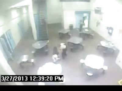 Inmate Savagely Knocks Female Corrections officer Unconscious (2 Camera Views)